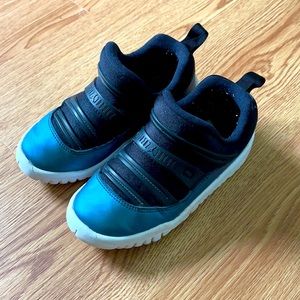 Air Jordan toddler size9. 5